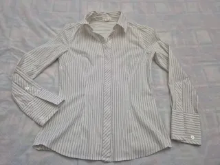 Blusa blanca con rayas verdes