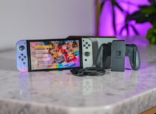 Nintendo Switch OLED + accessori originali