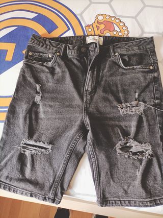 Pantalones vaqueros cortos Pull&Bear negros rotos