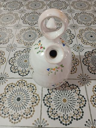 Botijo de cerámica blanco con flores