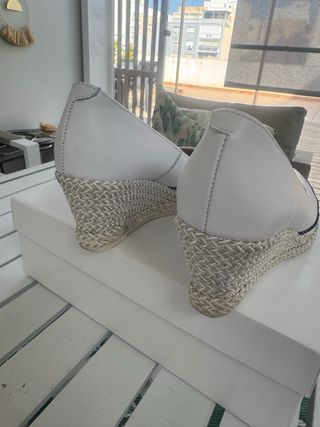 Cuñas JOSE SAENZ Piel Blanca Esparto Plateado