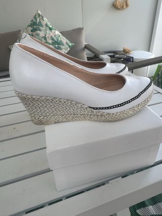 Cuñas JOSE SAENZ Piel Blanca Esparto Plateado