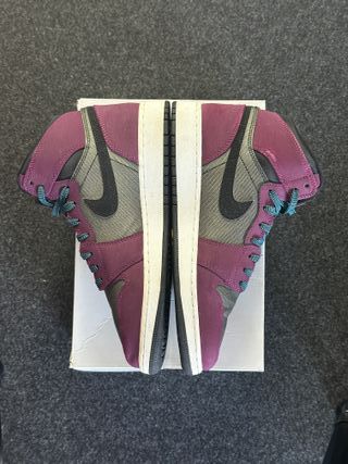 Nike Jordan 1 Mid 42 Viola