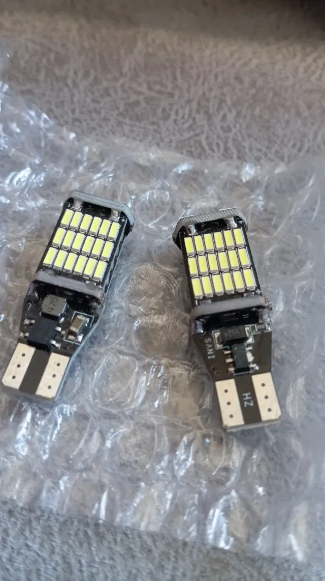 2 LED marcha atrás tipo T15 W16W.