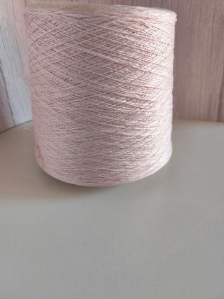 Cono de hilo perlé rosa