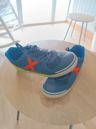 Zapatillas Munich niño azul y naranja