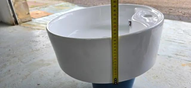 Lavabo de superficie blanco