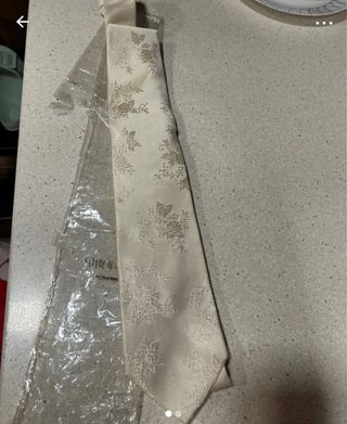 Corbata Beige y Dorada con Diseño