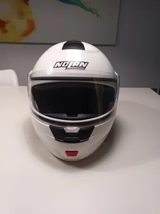 Casco de moto blanco Nolan n91 evo.