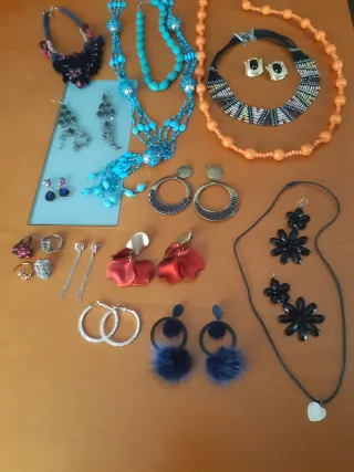 Lote bisuteria: Collares, Pendientes y Anillos