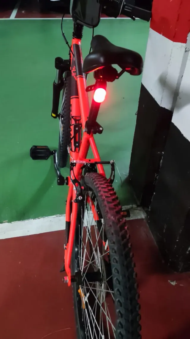 Bicicleta MTB Rockrider 500 24" naranja con extras