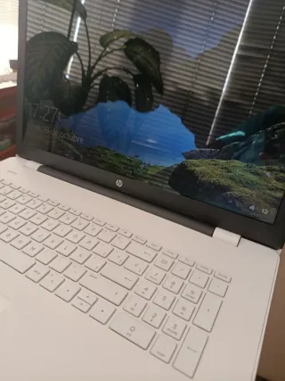 Portátil HP 17" Blanco y Negro