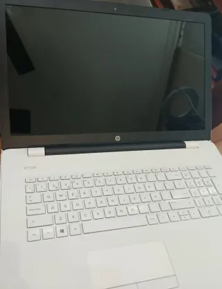 Portátil HP 17" Blanco y Negro
