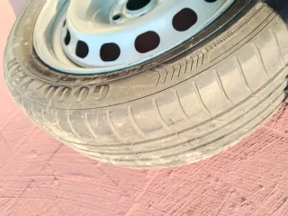 Llanta con neumático Goodyear