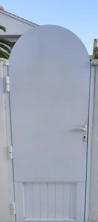 Puerta peatonal exterior aluminio