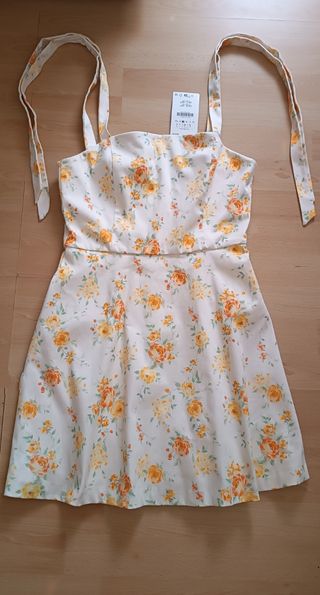 Zara Vestido Tirantes Flores. Talla L