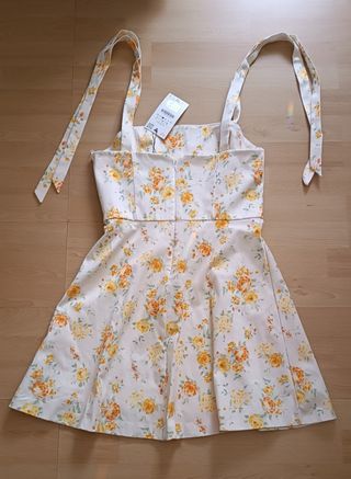 Zara Vestido Tirantes Flores. Talla L