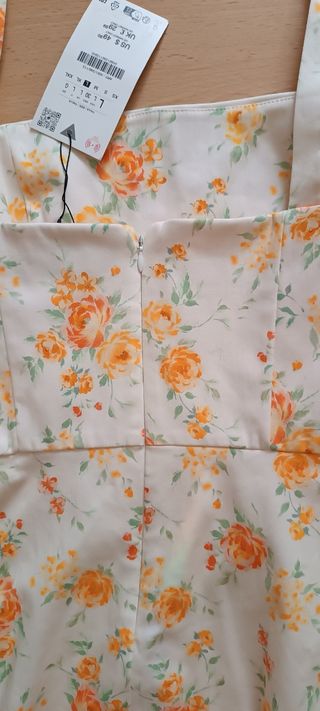 Zara Vestido Tirantes Flores. Talla L