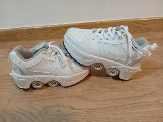 Zapatillas con ruedas blancas