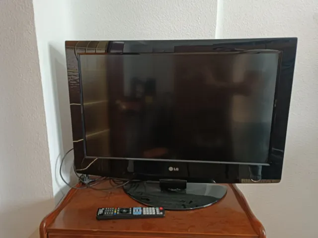 Televisor LG Negro con Mando