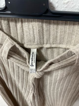 Pantalón Stradivarius Talla XS Beige