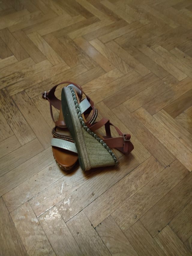 URGE Venta Sandalias de cuña  con cristalitos