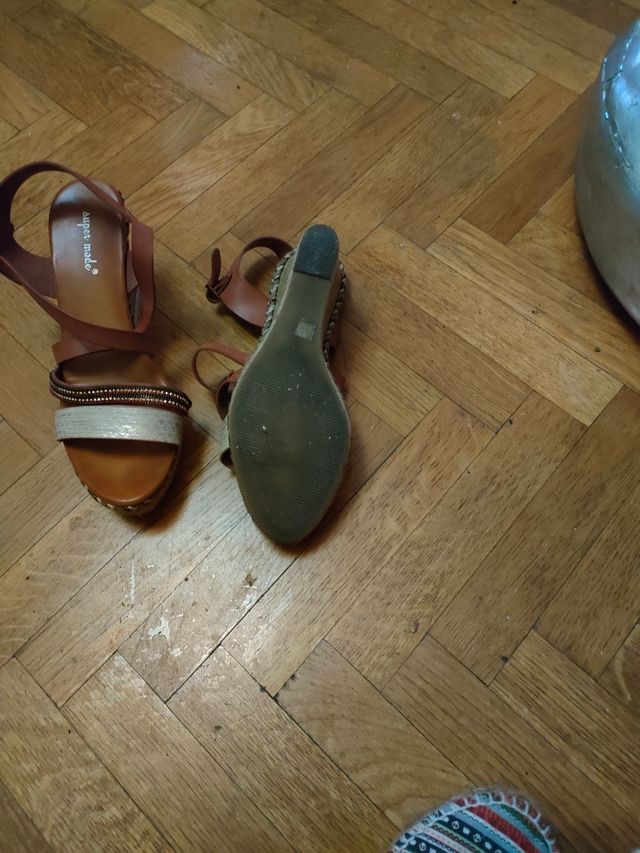 URGE Venta Sandalias de cuña  con cristalitos