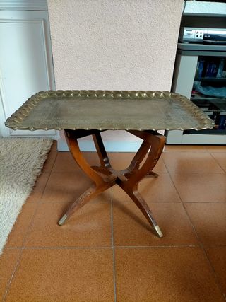 Mesa auxiliar bandeja metal y madera