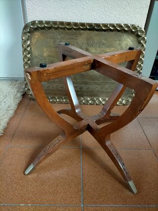 Mesa auxiliar bandeja metal y madera