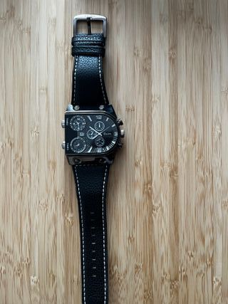 Reloj Oulm Negro y Plateado Multifuncional