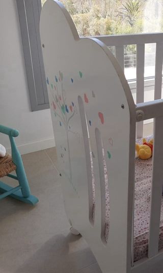 Cuna blanca para bebé con colchón