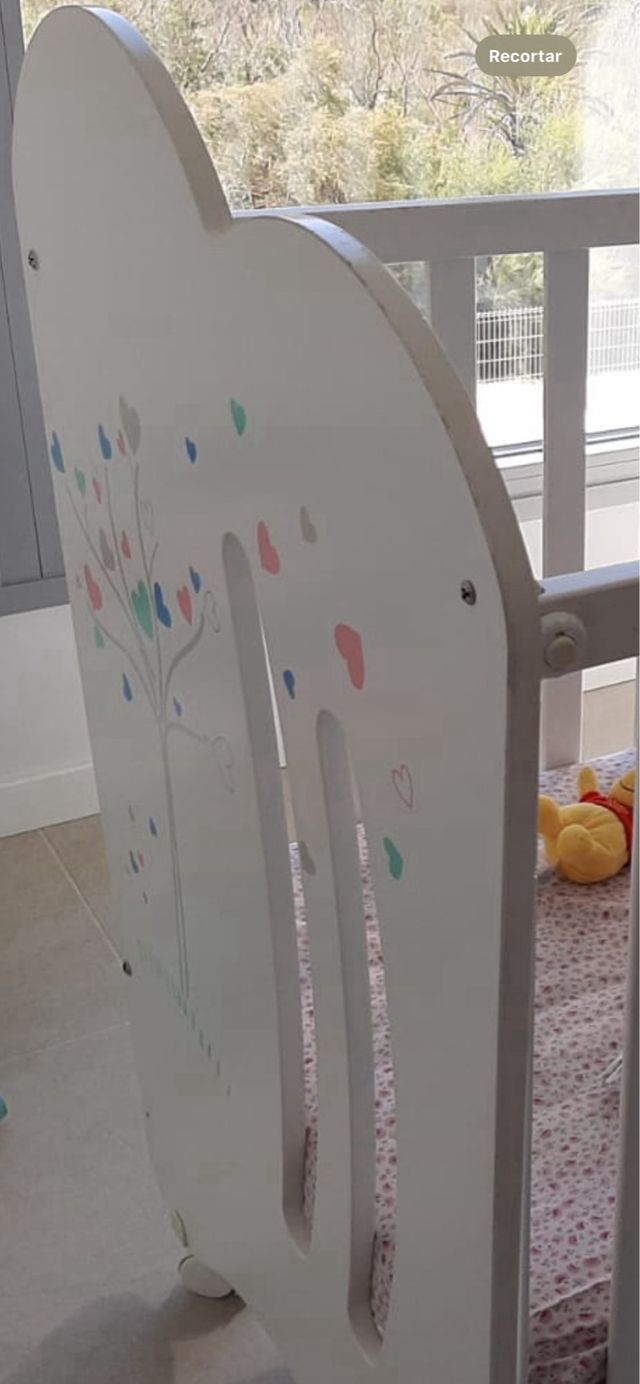 Cuna blanca para bebé con colchón