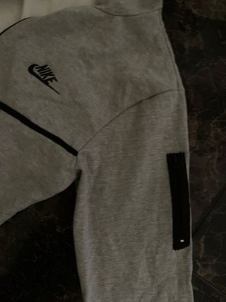 Chaqueta Nike Tech Gris