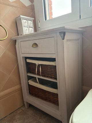Mueble lavabo madera y mimbre
