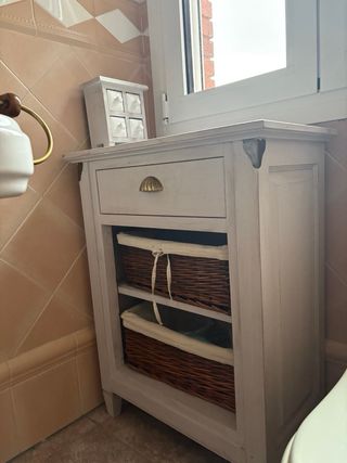 Mueble lavabo madera y mimbre