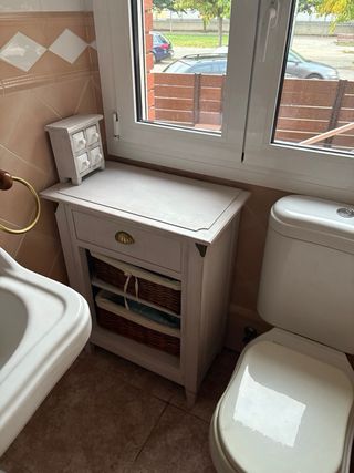 Mueble lavabo madera y mimbre
