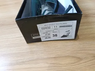 Zapatos de fiesta verdes con lentejuelas