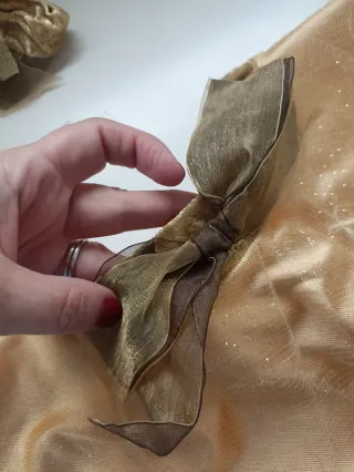 Conjunto dorado con lazos para disfraz o fotos esp
