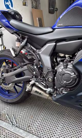 Escape Yamaha MT-07 / R7