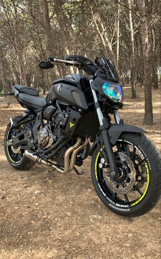 Escape Yamaha MT-07 / R7