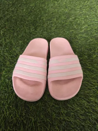 Chanclas Adidas rosas y grises 33