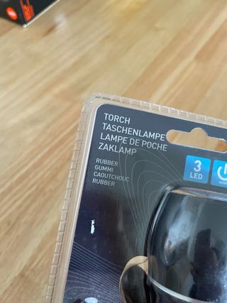 Linterna LED Grundig con funda de goma