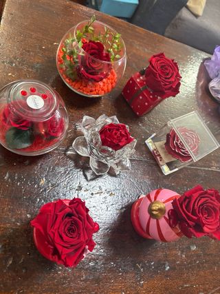 Rose eterne in vaso e ceramica