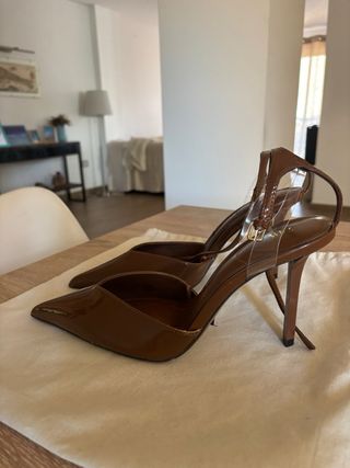 Zapatos de tacón Zara marrones