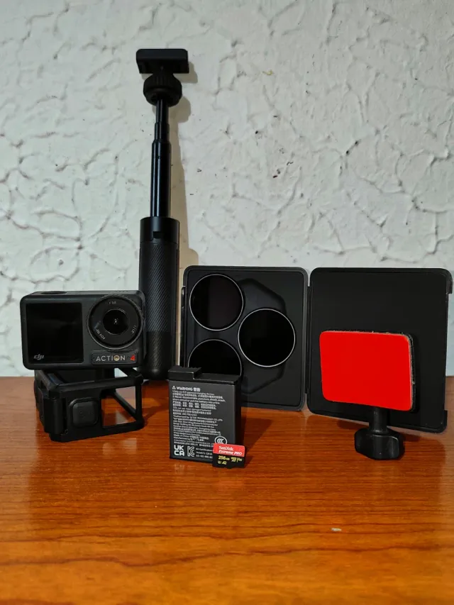 DJI Osmo Action 4 CámaraDeportiva+Kit de Accesorio
