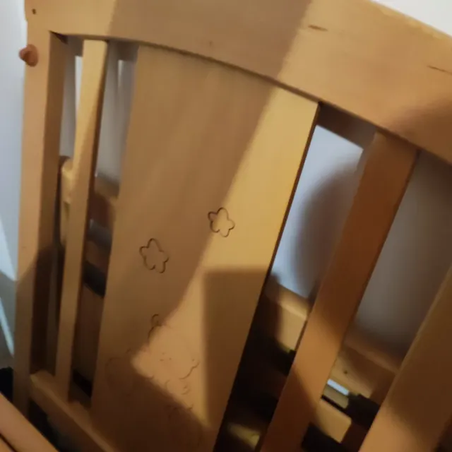 Cuna de madera en buen estado