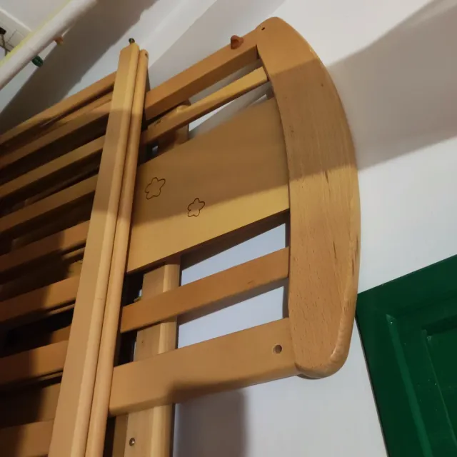 Cuna de madera en buen estado
