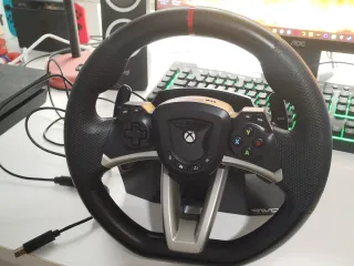 Volante e pedali HORI per Xbox