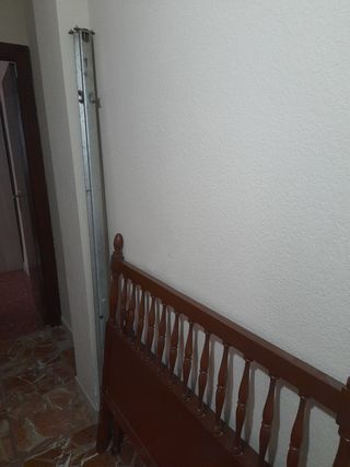 Cabecero de madera con barrotes