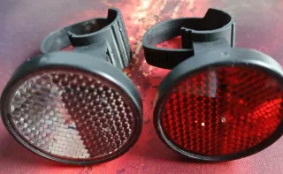 Catadióptricos y luz auxiliar para bicicleta